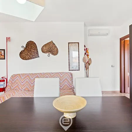 Antonella's - Aircon - Wifi - Balcony *